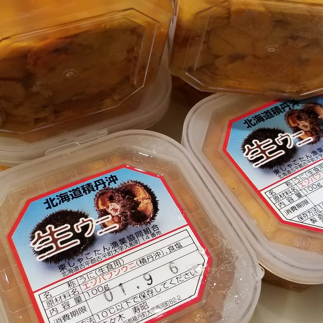 🎉本当に最後の大ご奉仕🎉.
.
積丹産　海水ばふんうに丼
たっぷり100g！
ランチタイムは茶碗蒸しと汁物と香の物がついて、2500円👏.
.
このチャンスを逃すと
来年まで食べれませんよー！！
.
店長から、お詫びの意味を込めて
大赤字の大サービスです🙌.
.
皆様のご来店、
お待ちしてます🙇🙇.
.
#海水うに　#ばふんうに　#うに丼　#積丹　#ラストチャンス　#食べ納め
#海鮮　#酒蔵　#二三一